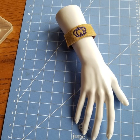 Crown Royal Jewelry Set in presentation box - Picture 4 of 8